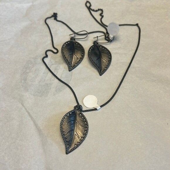 Handcrafted Leaf Pendant Necklace and Earring Set - Picture 1 of 2